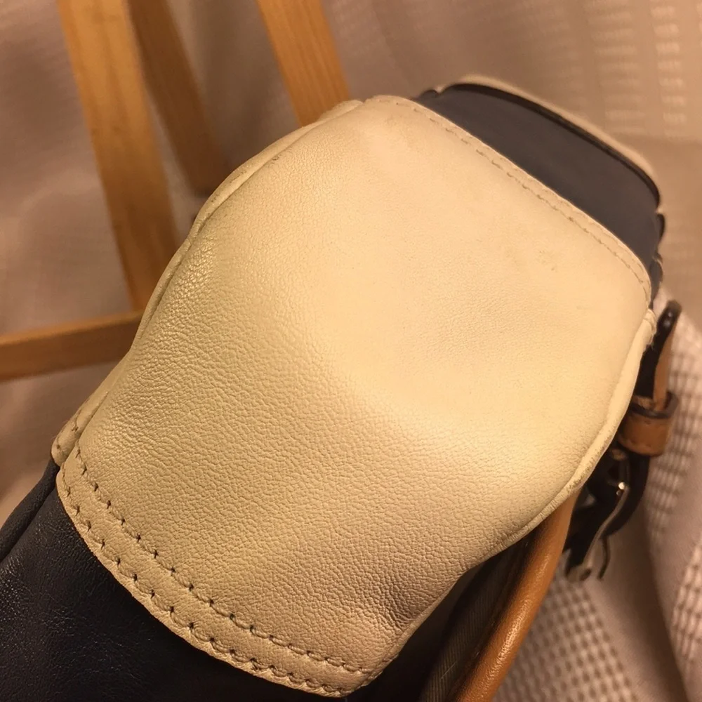 Coach elegant soft glove leather purse EUC